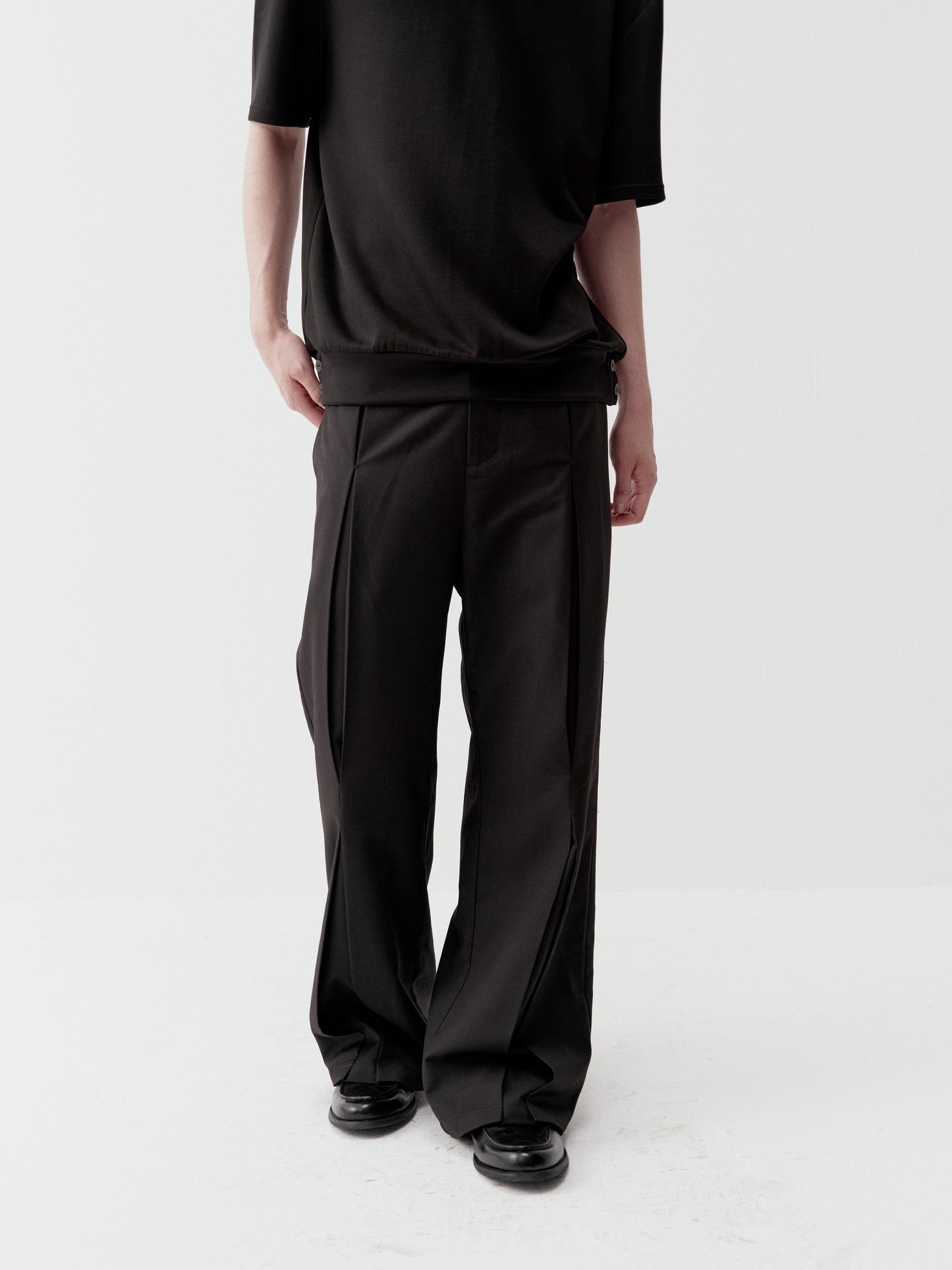 Inner-Work Pleated Wide-Leg Pants