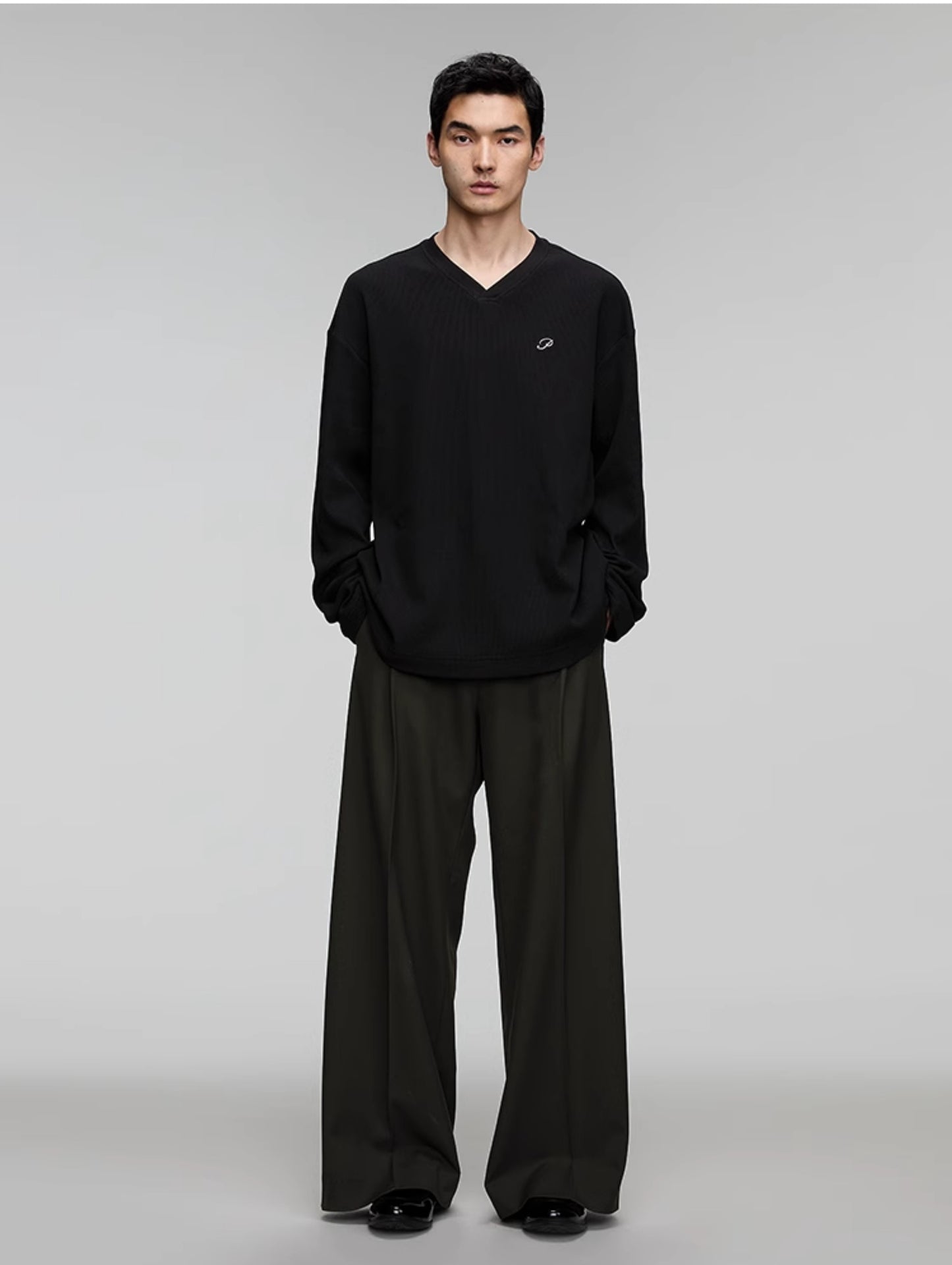 Pleated wide-leg pants