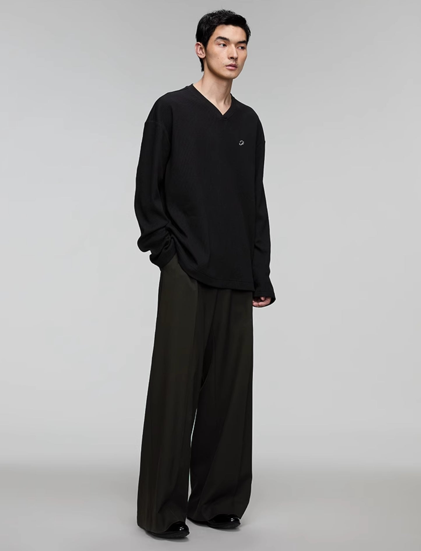 Pleated wide-leg pants