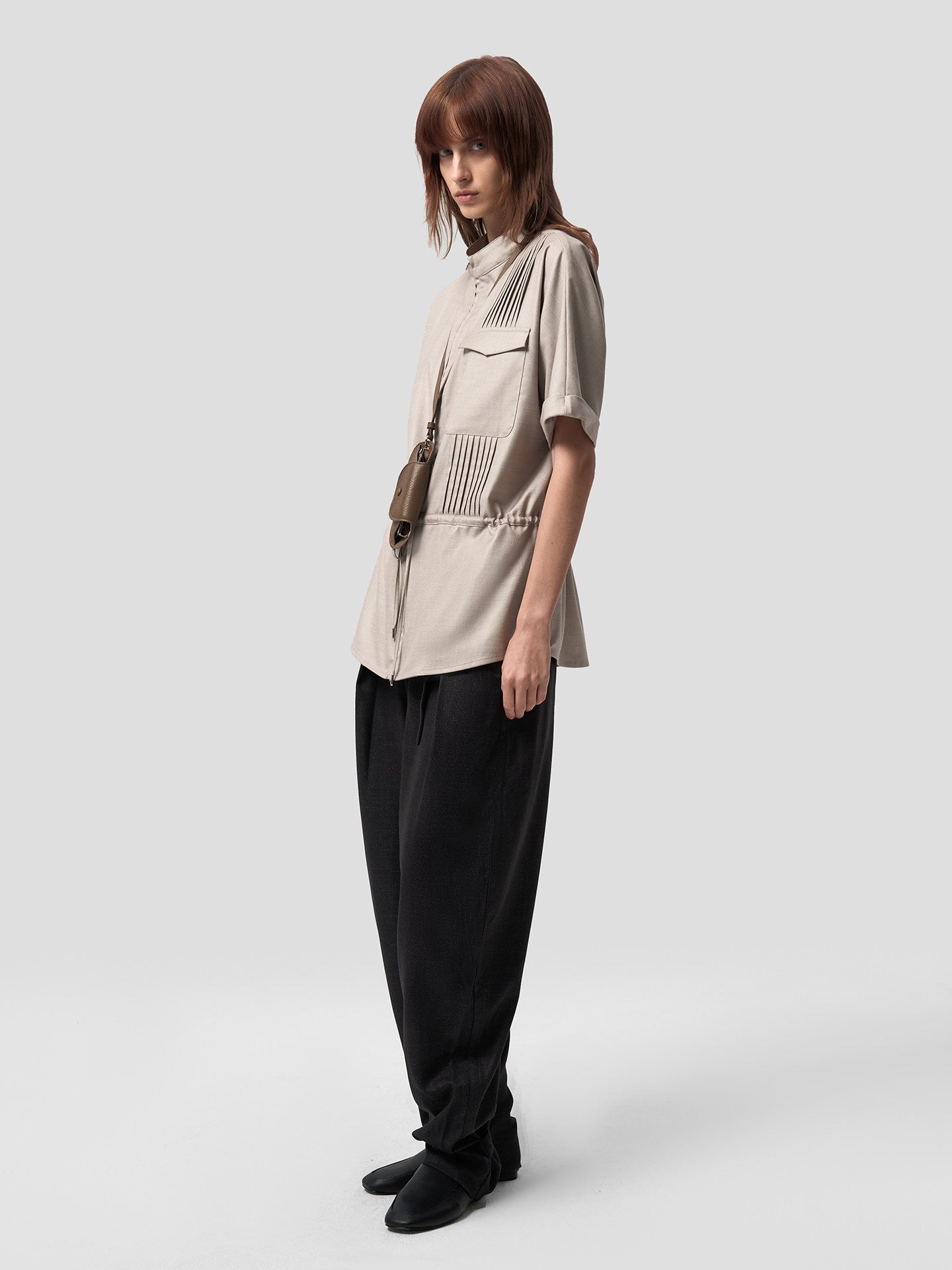 Shirt with 3D pleats and pockets