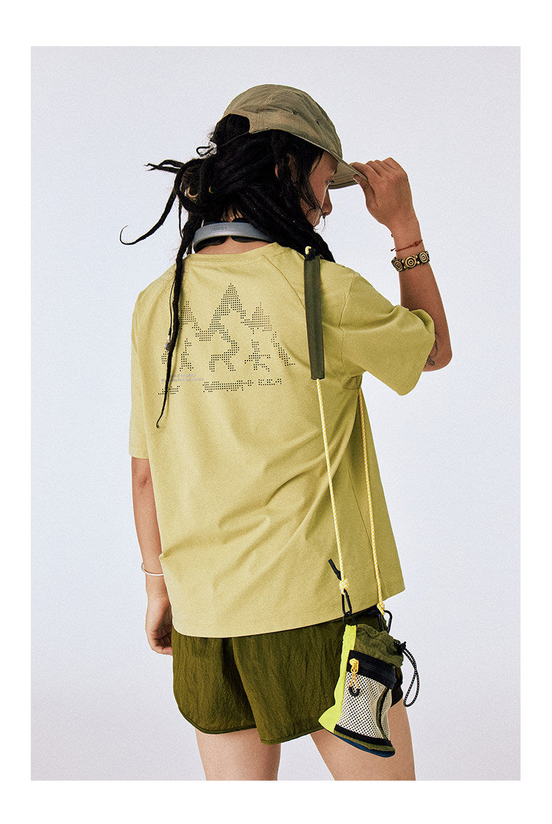 Moisture-wicking, quick-drying T-shirt