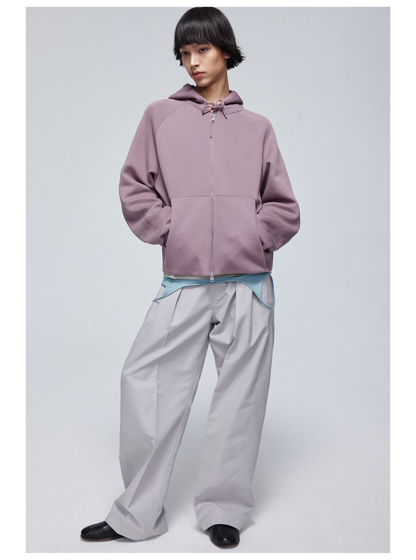 Pleated straight pants