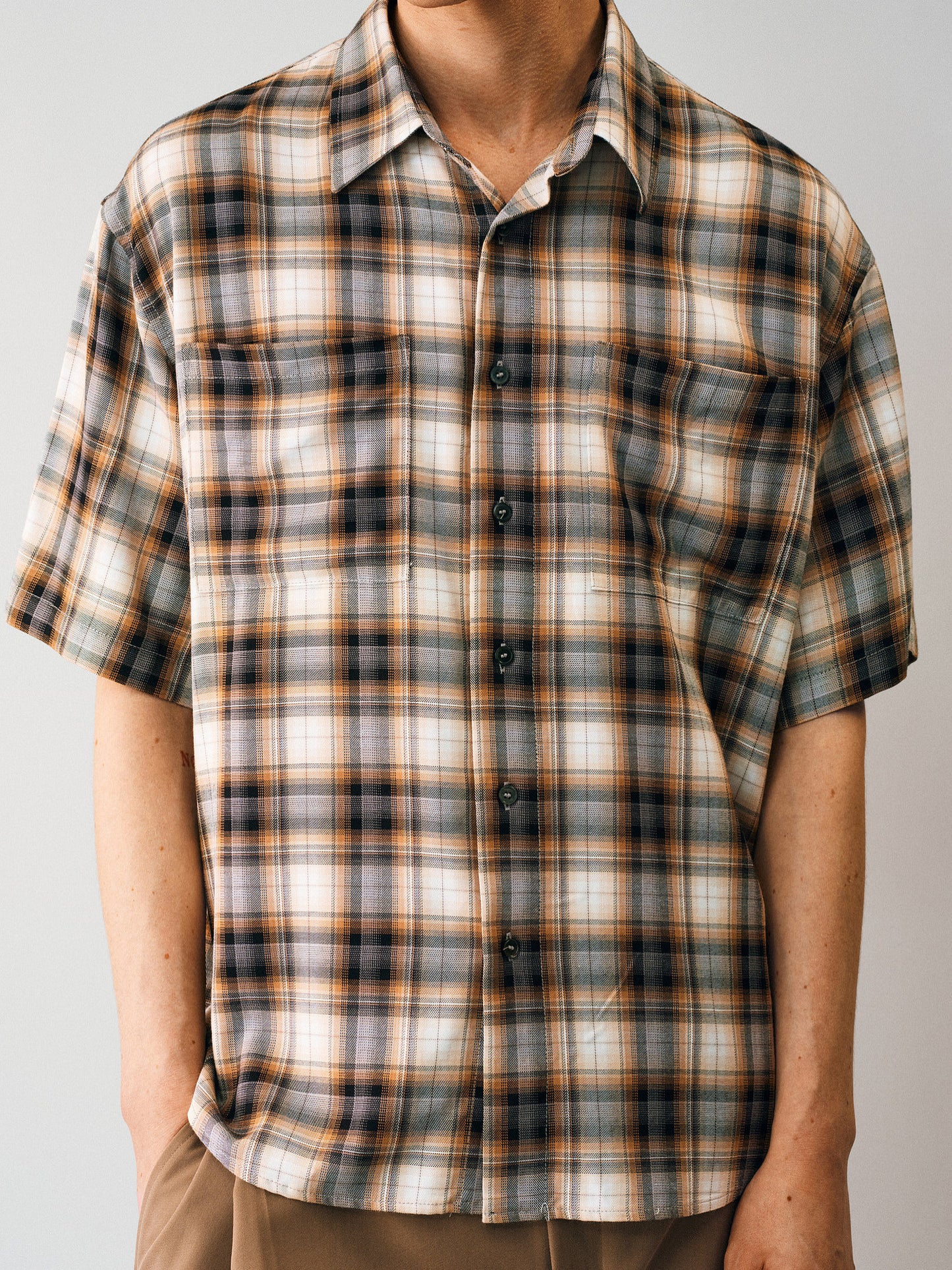 Gradient Check Double-Pocket Shirt