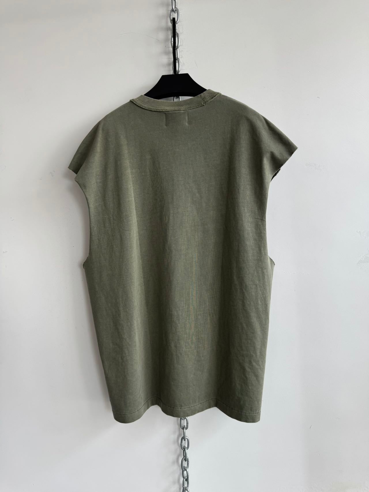 Batik-style damaged sleeveless shirt