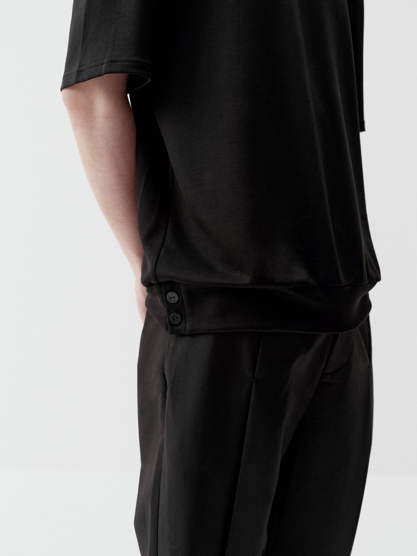 Adjustable with buttons, breathable T-shirt