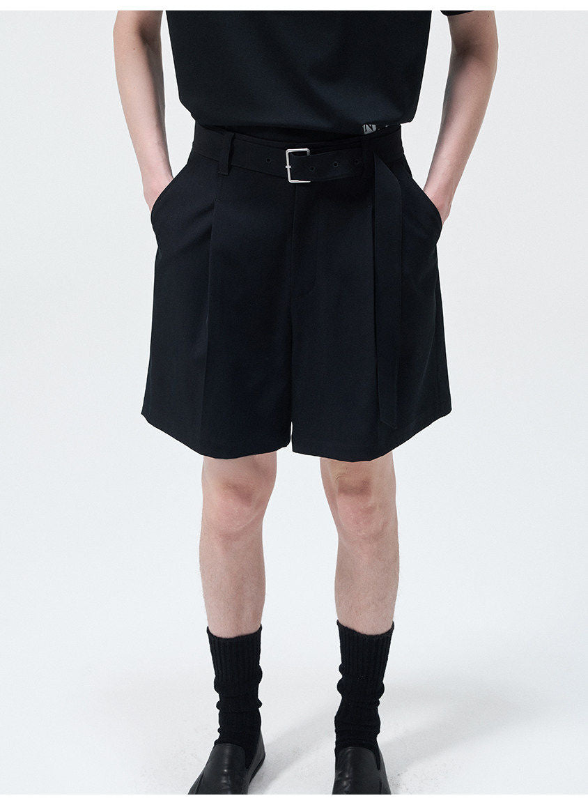 Single-pleat shorts