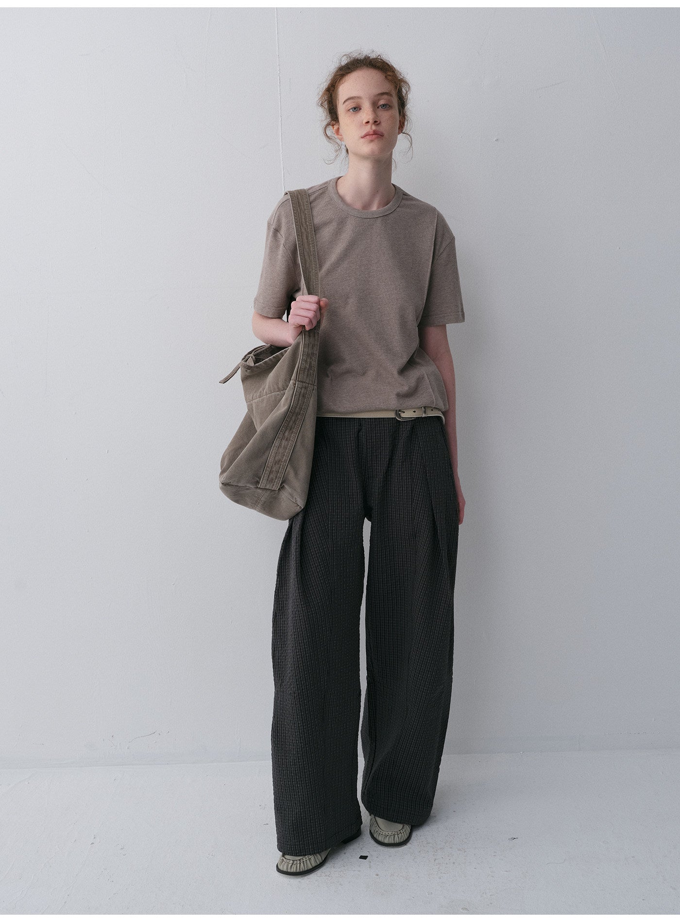 Curved Silhouette Casual Pants with Elastic Waistband