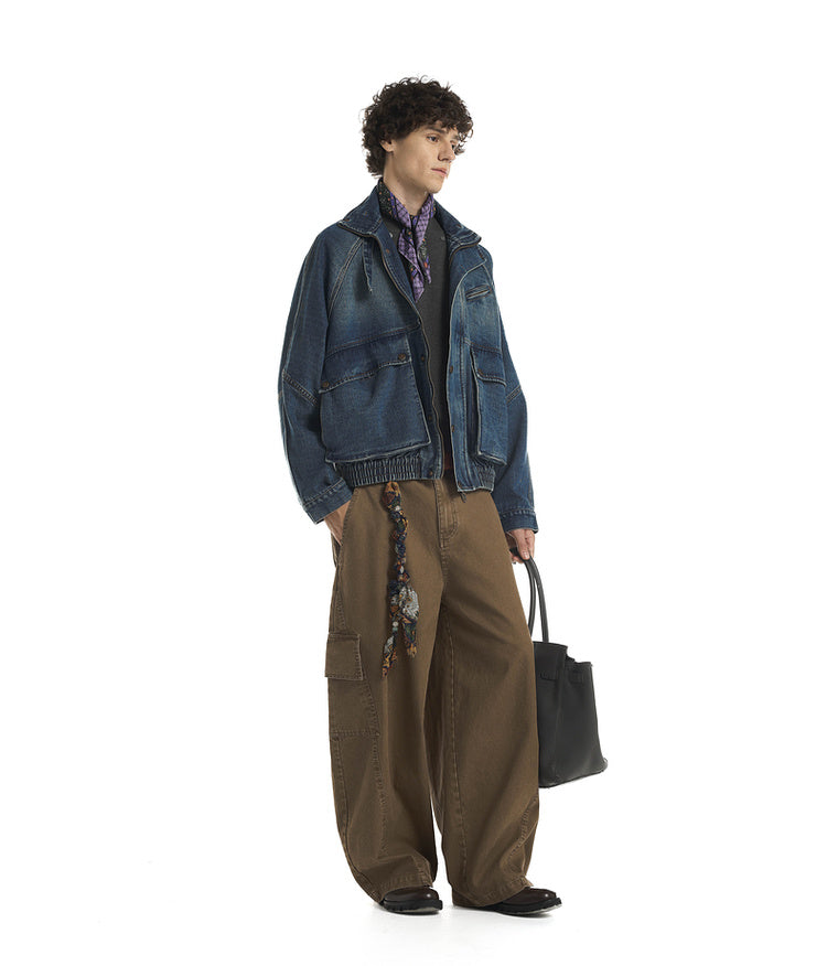 Short silhouette denim jacket