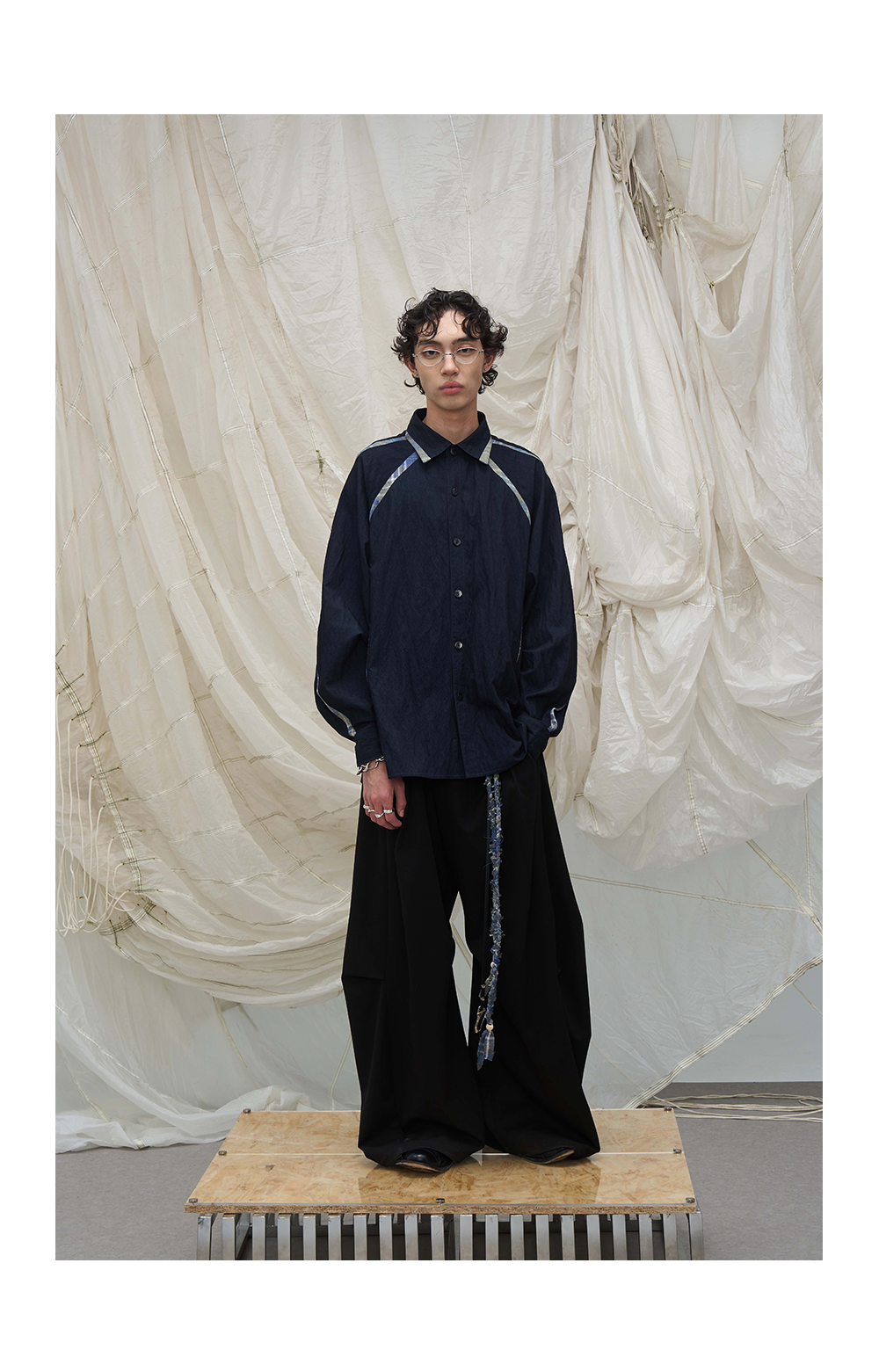 Loose-fitting scimitar silhouette Casual pants