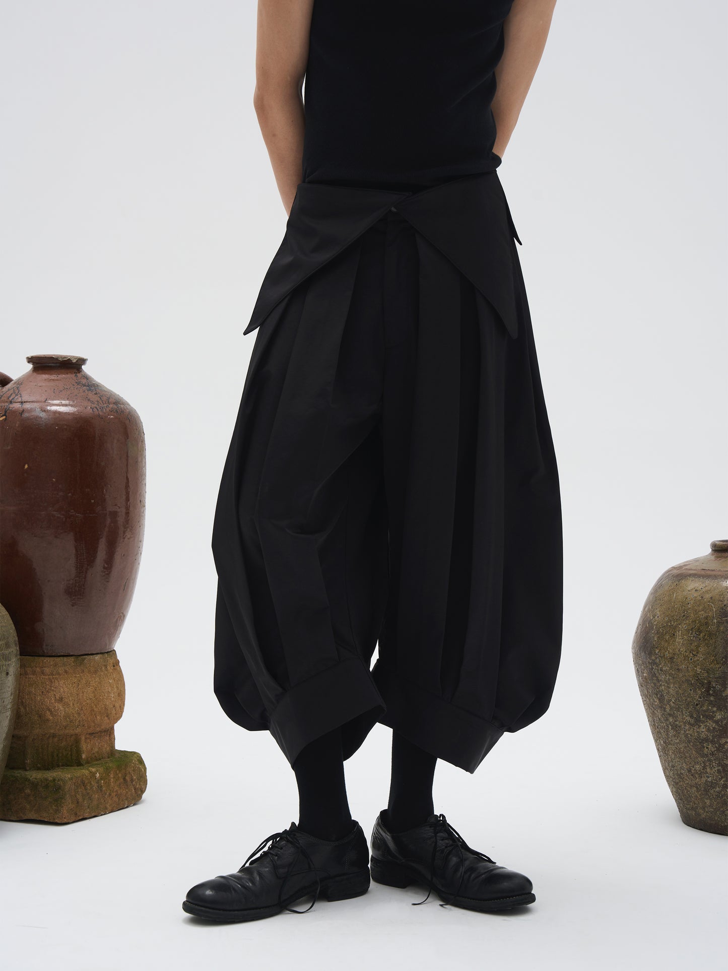 Pleated wide cropped pants