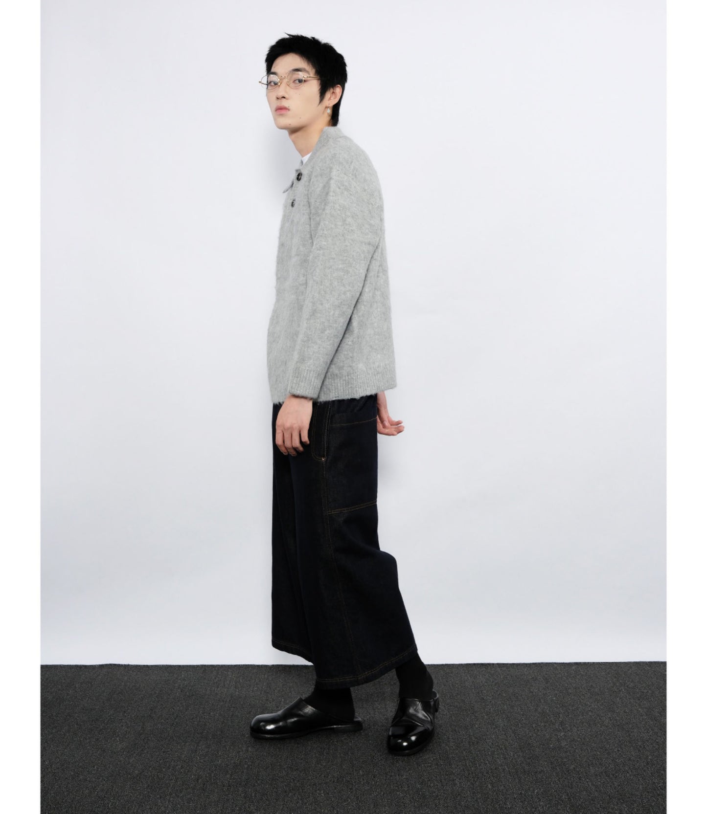 Mix-Color Yarn Collared Sweater