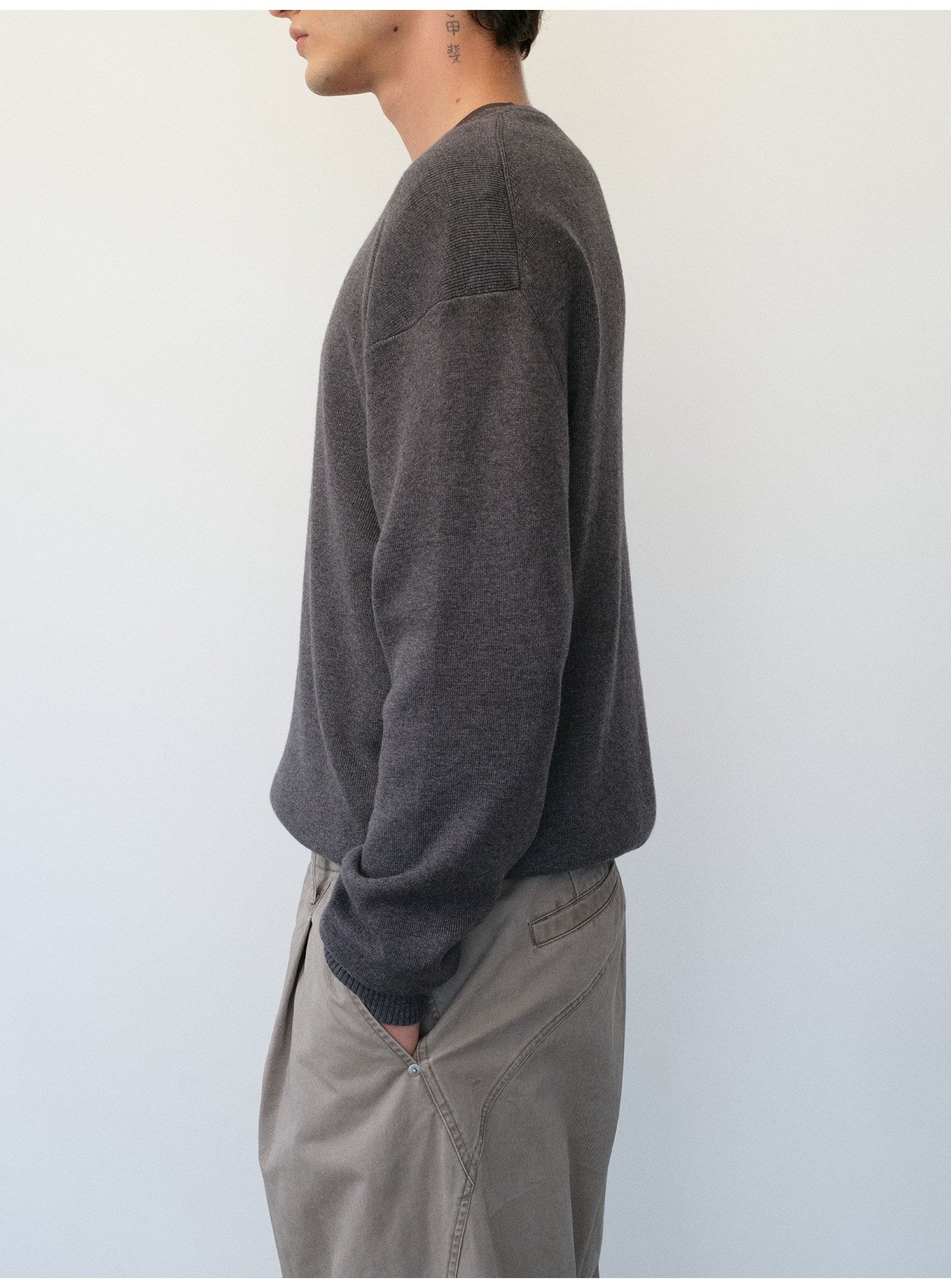 Functional Wool Yarn V-Neck Knit