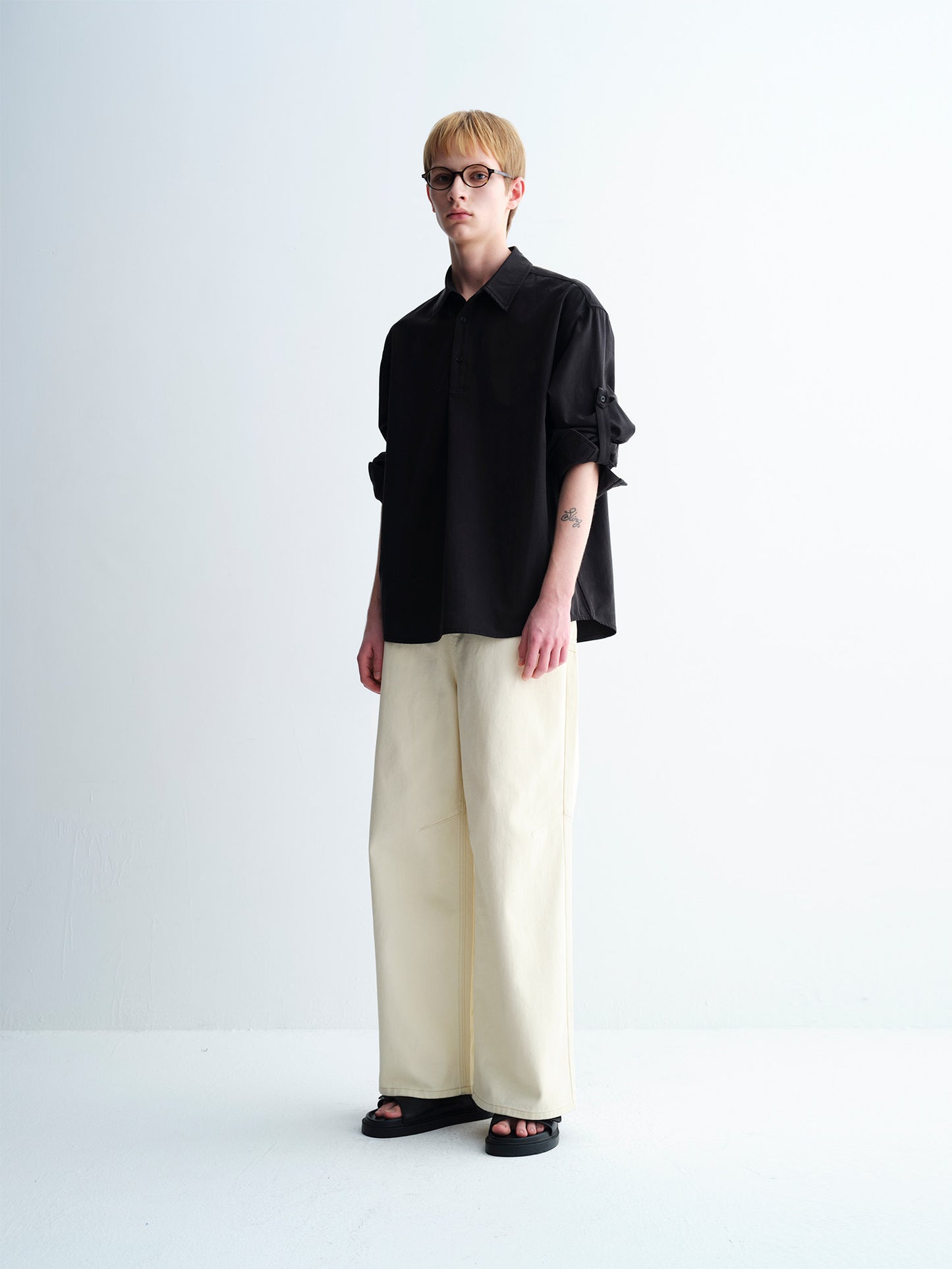 Knee-Pleated Wide-Leg Jeans