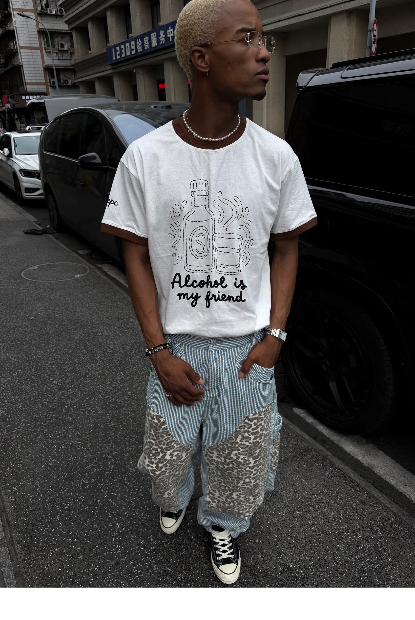 Casual Round-Neck T-Shirt with Patchwork-Print Design