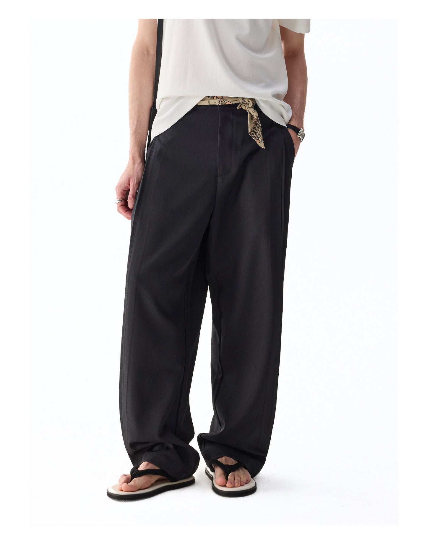 Side-Seam Casual Pants with a 3D Silhouette