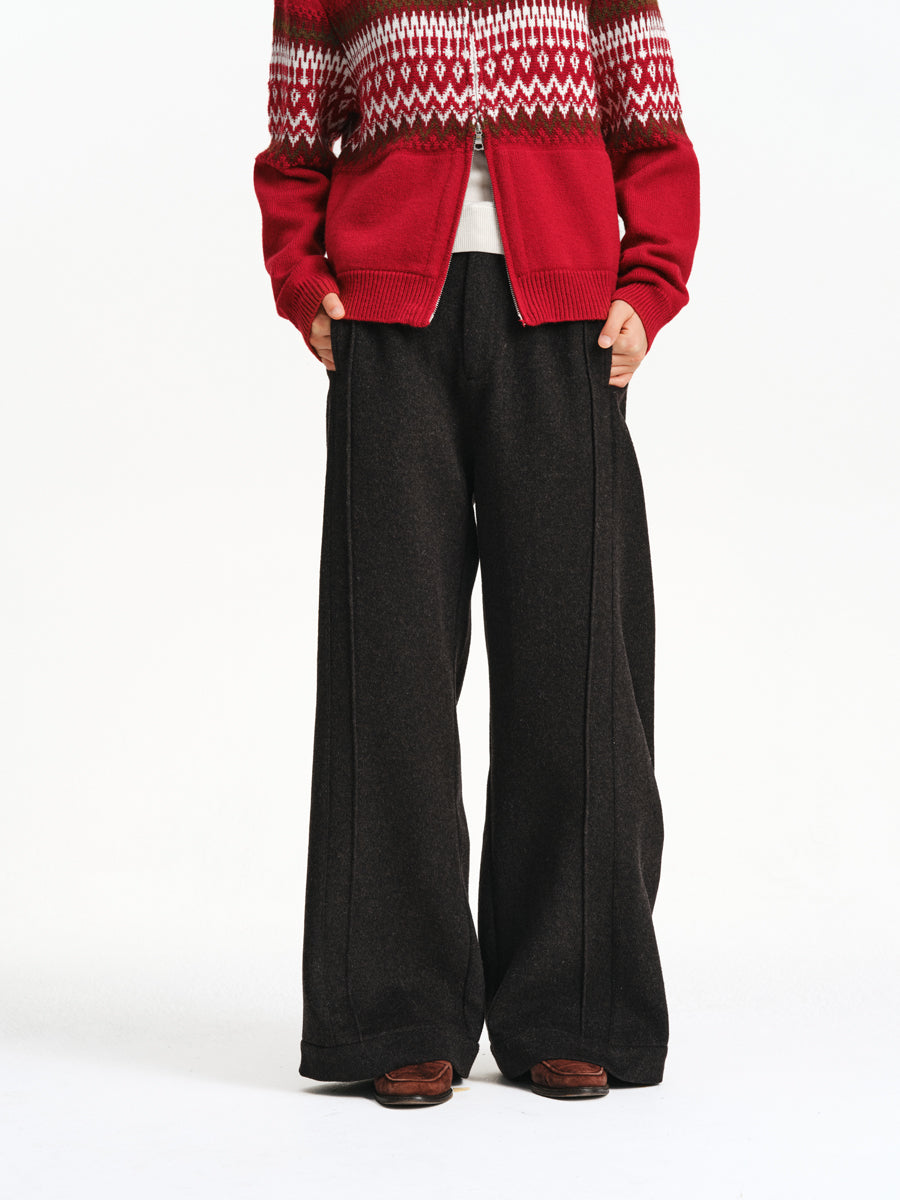 Three-dimensional cut casual pants