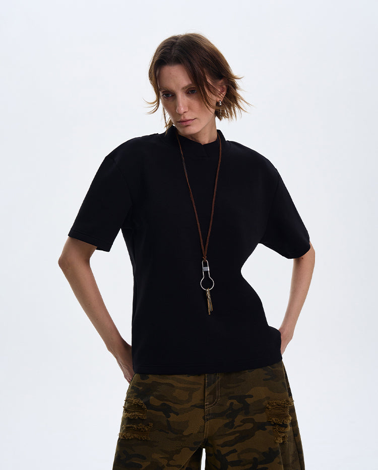 Air layer stand collar T-shirt
