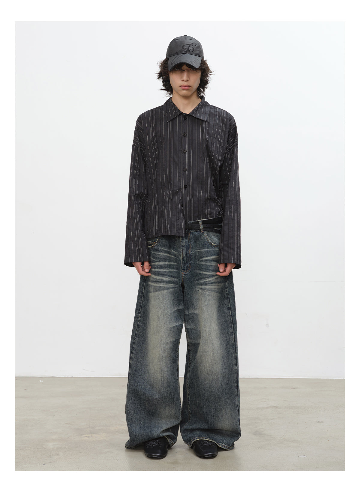 Distressed Washed Jeans