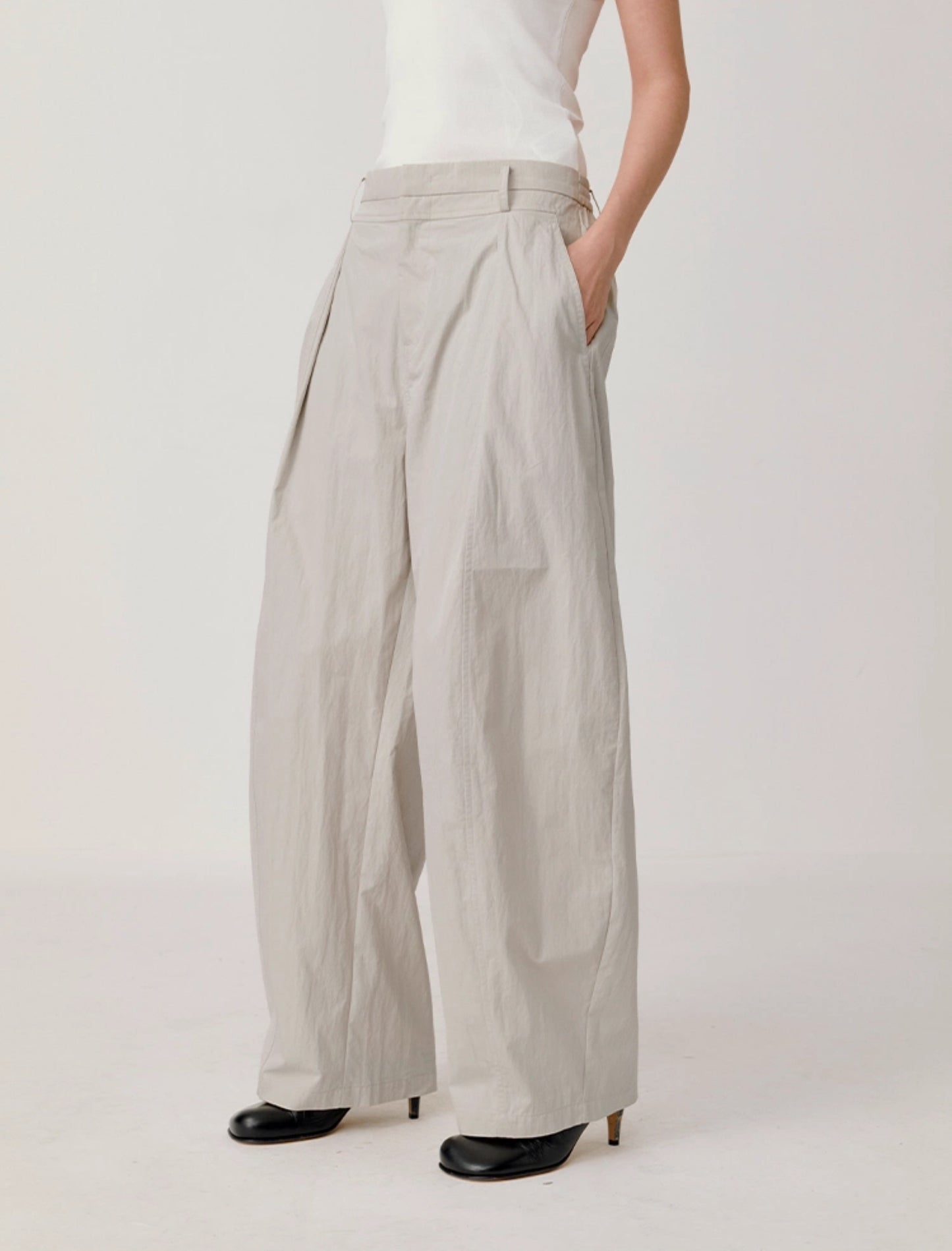 Casual pants with elastic waistband
