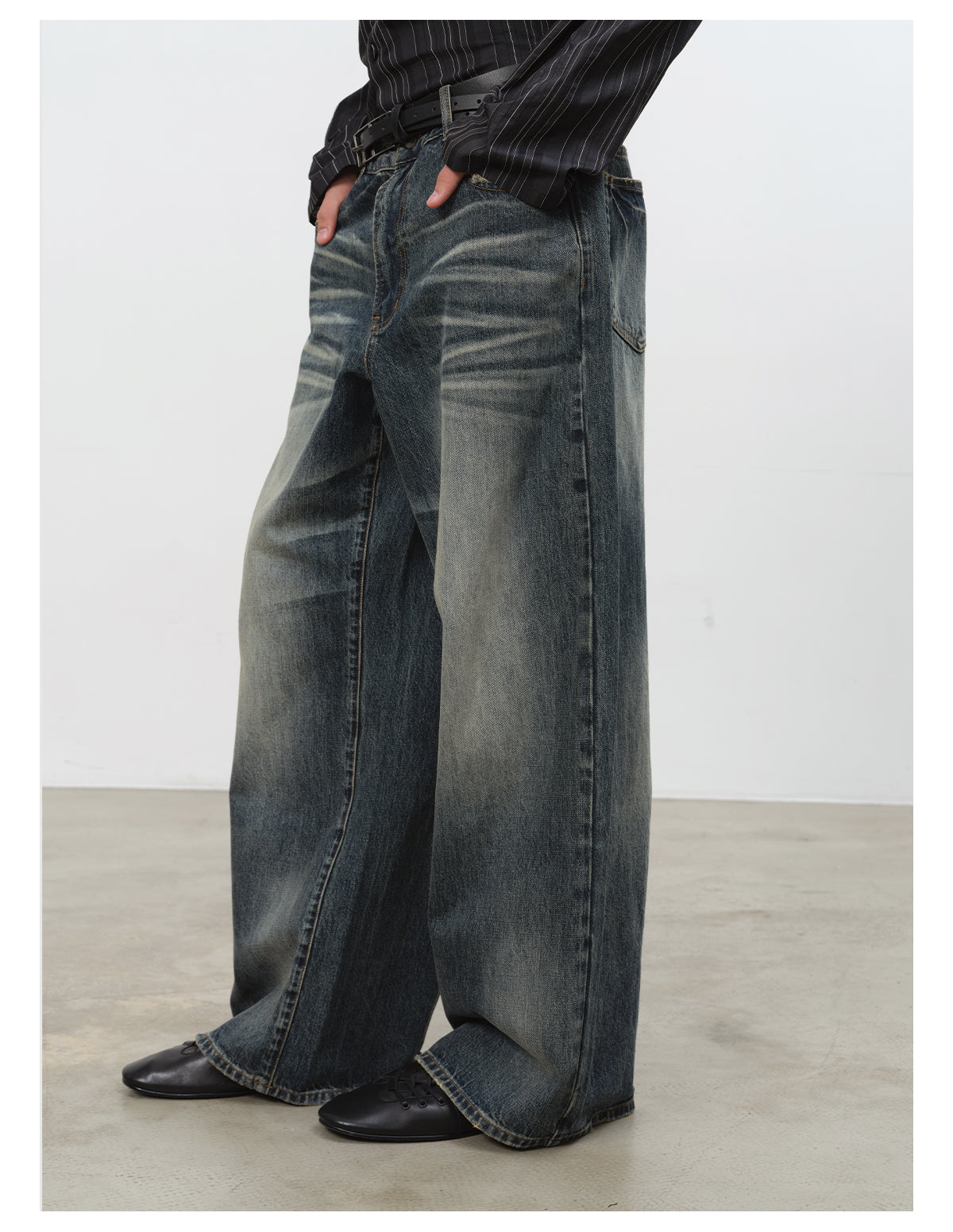 Distressed Washed Jeans
