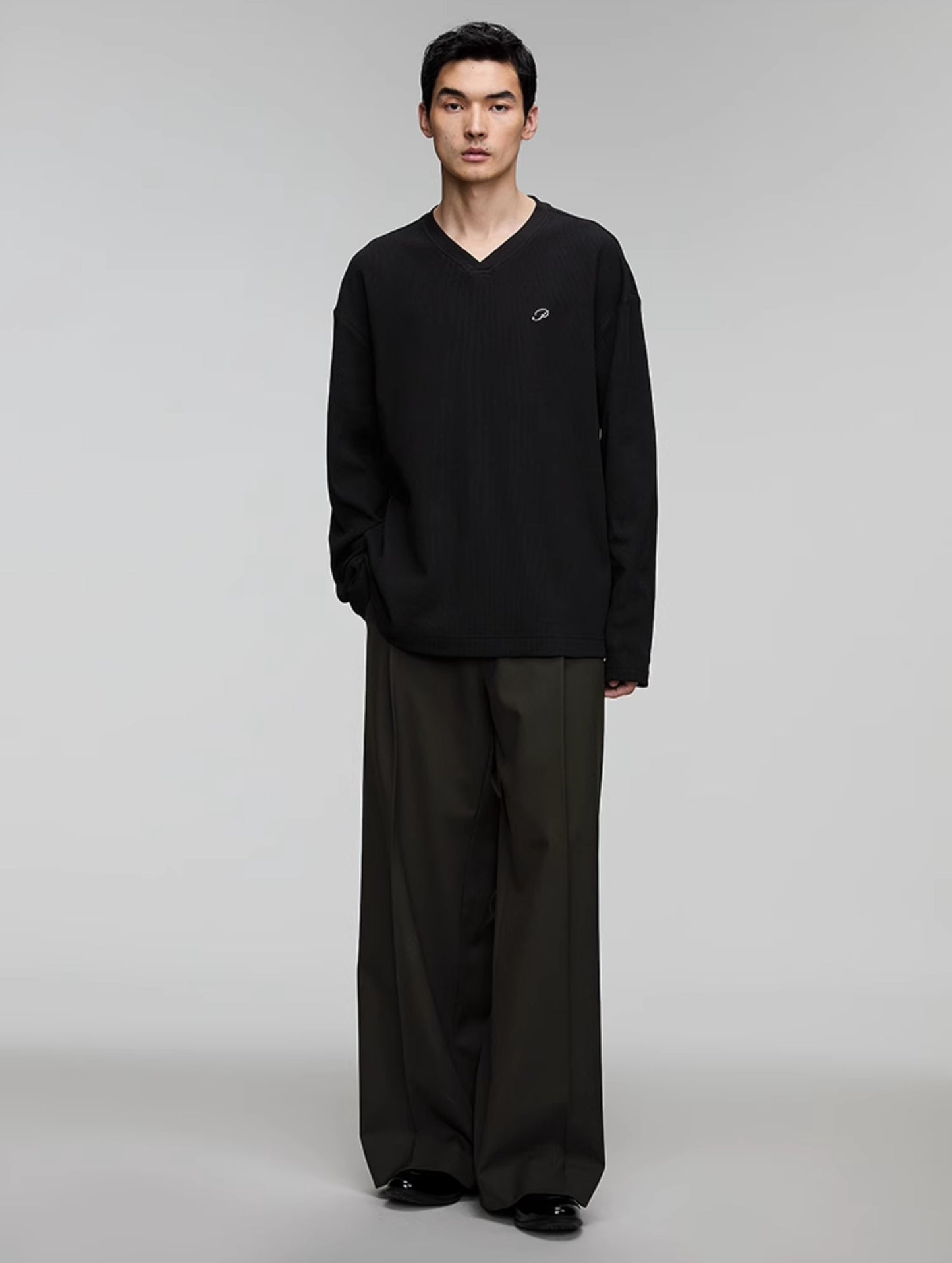 Pleated wide-leg pants