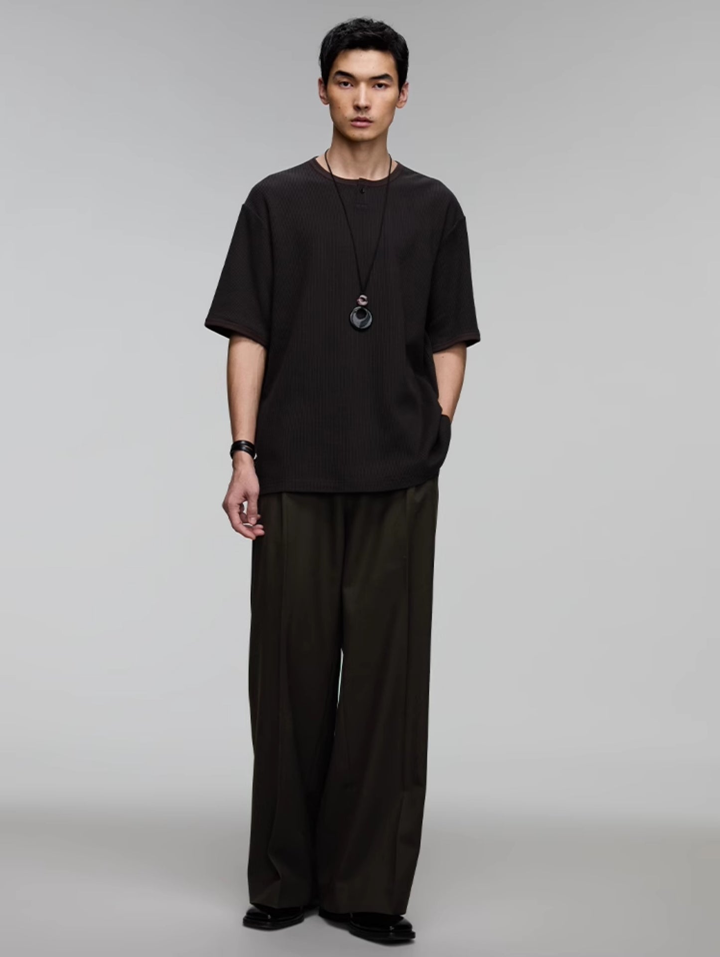 Pleated wide-leg pants