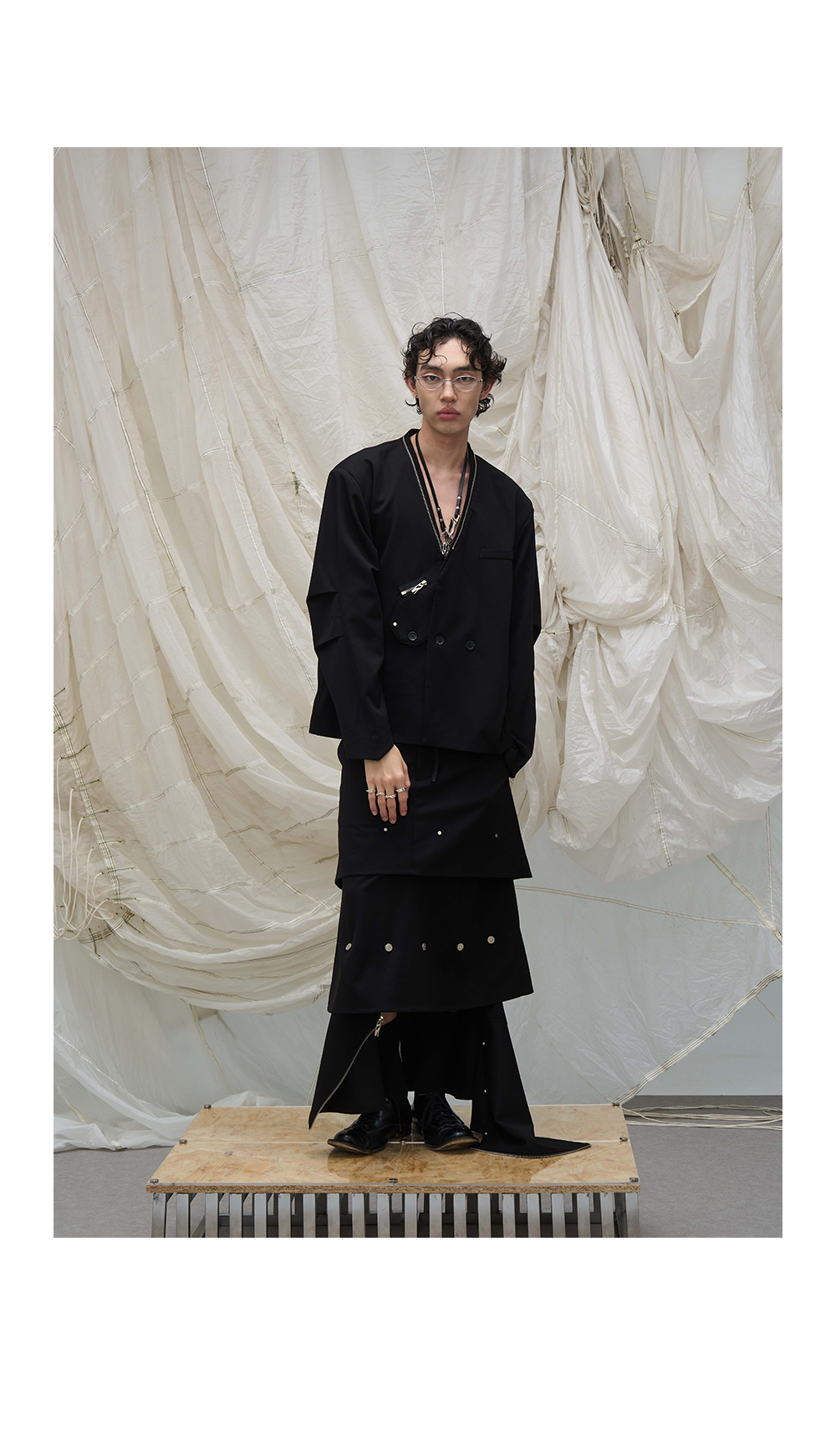 Detachable long skirt with buttons