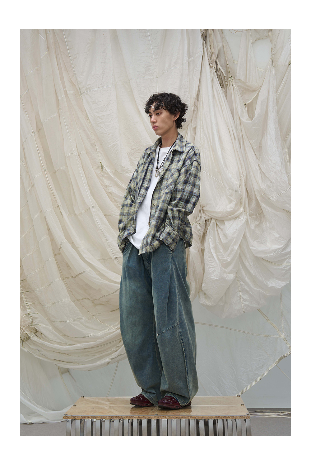 Leg Pleats Washed Jeans