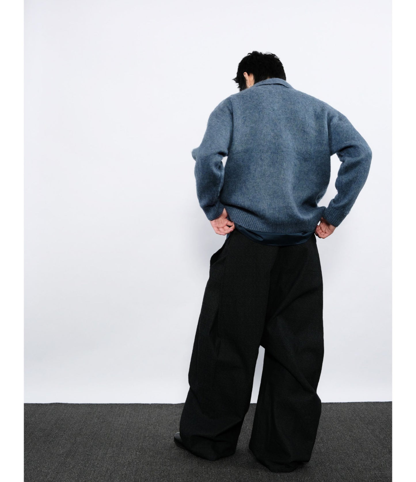 Mix-Color Yarn Collared Sweater