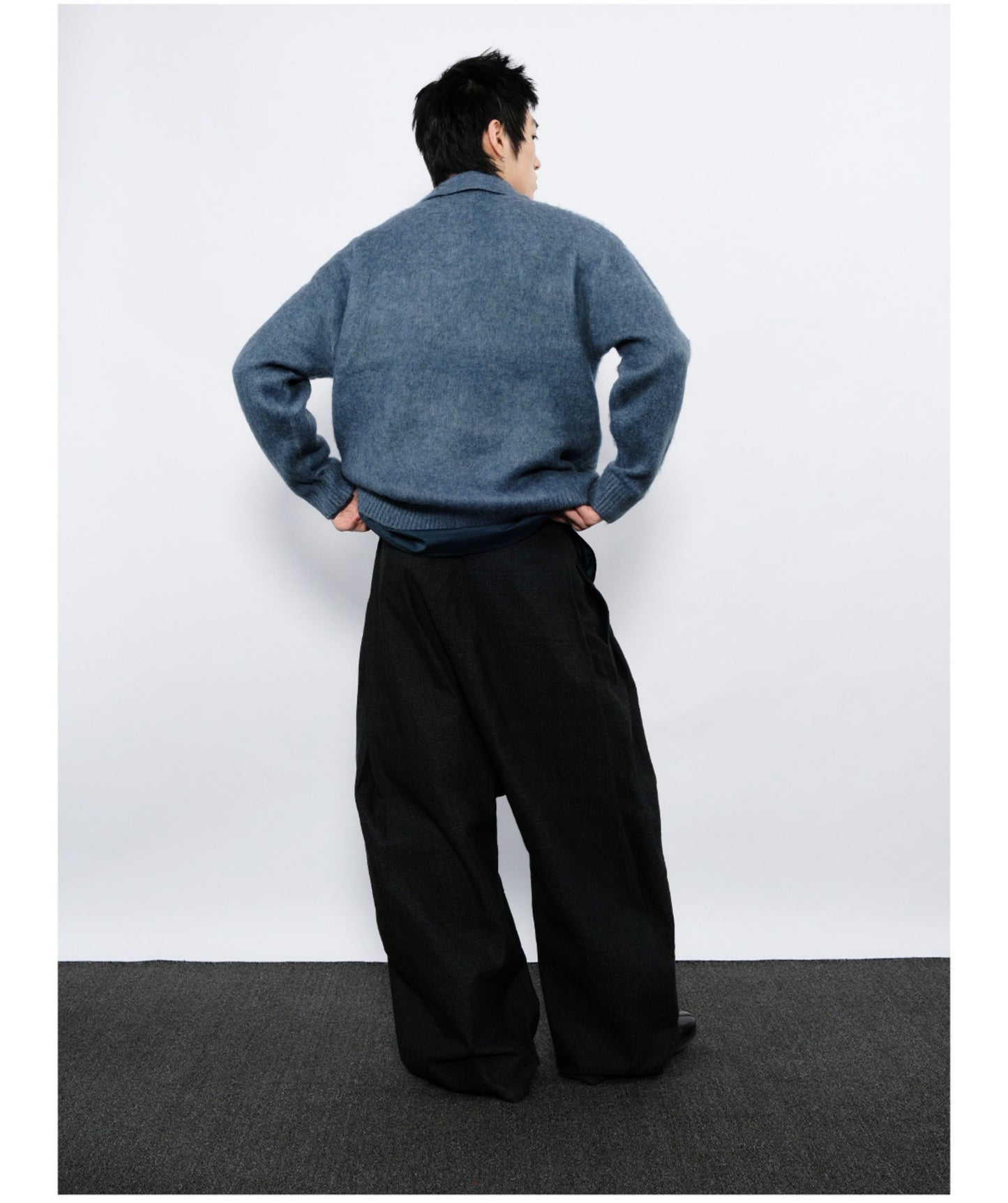 Mix-Color Yarn Collared Sweater