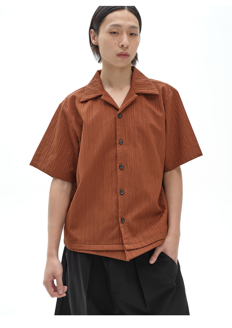 Simple pleated shirt