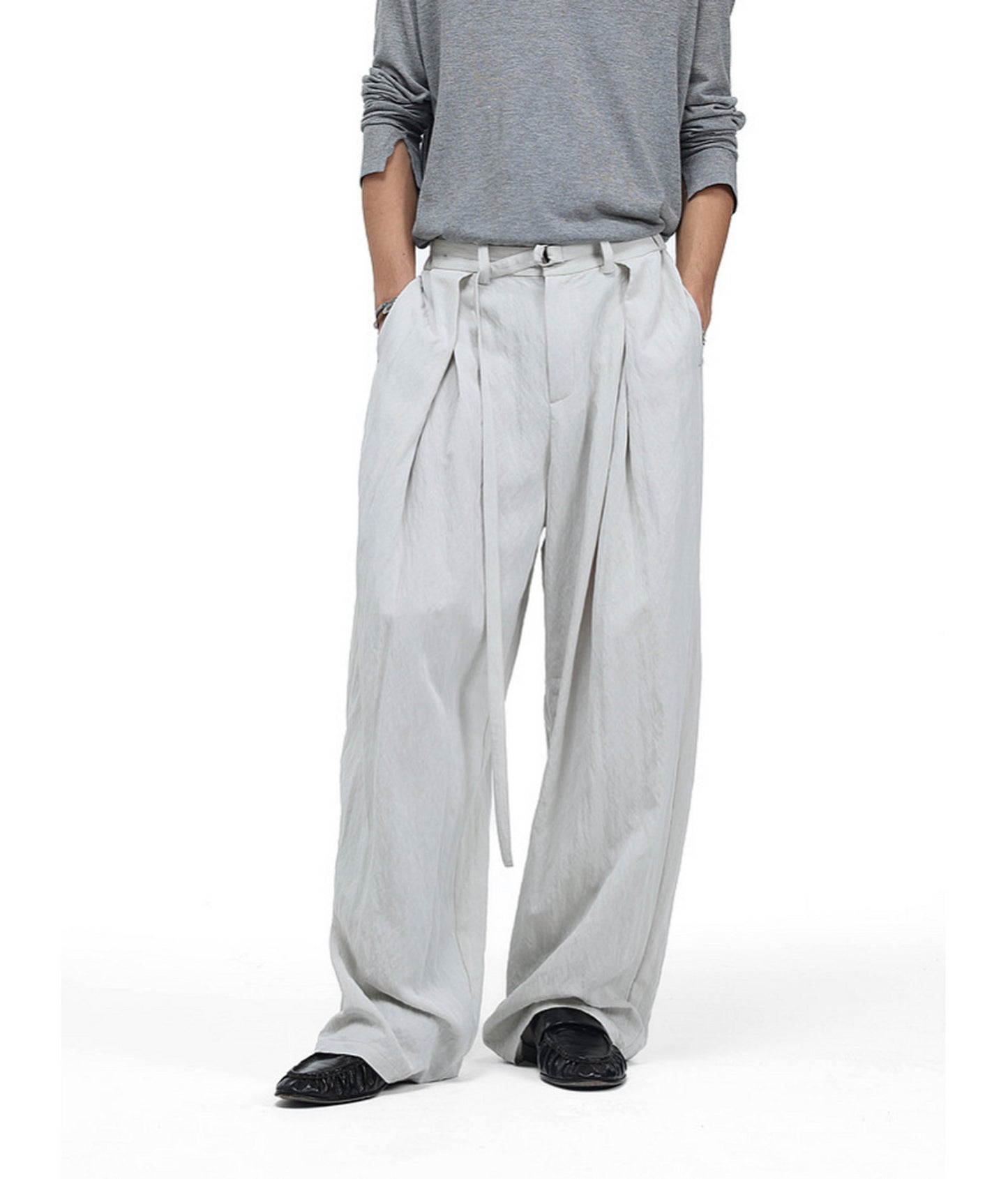 Pleated Casual Pants with a Belt