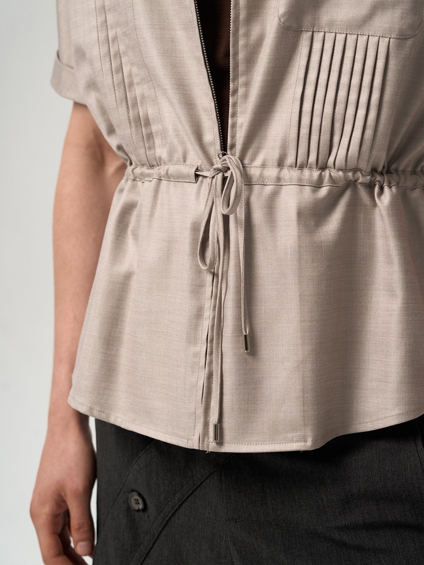 Shirt with 3D pleats and pockets