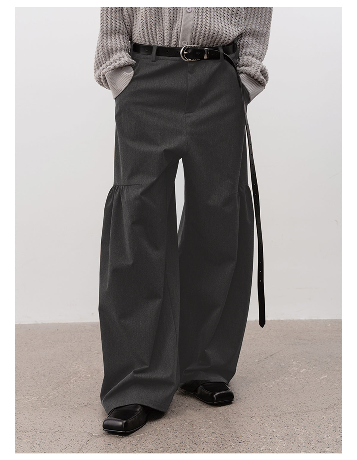Casual pants with side pleats