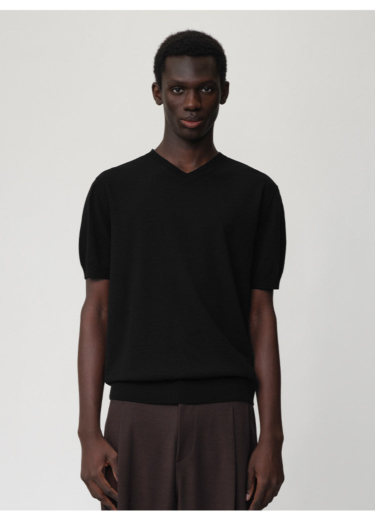 V-neck knit shirt