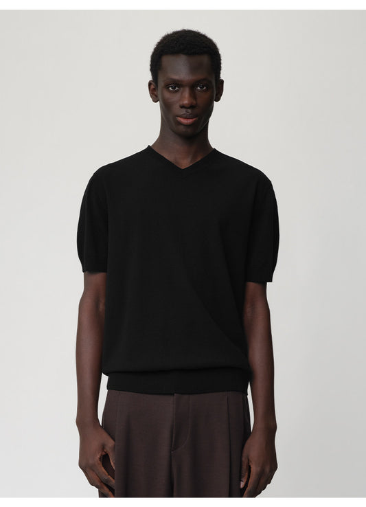 V-neck knit shirt