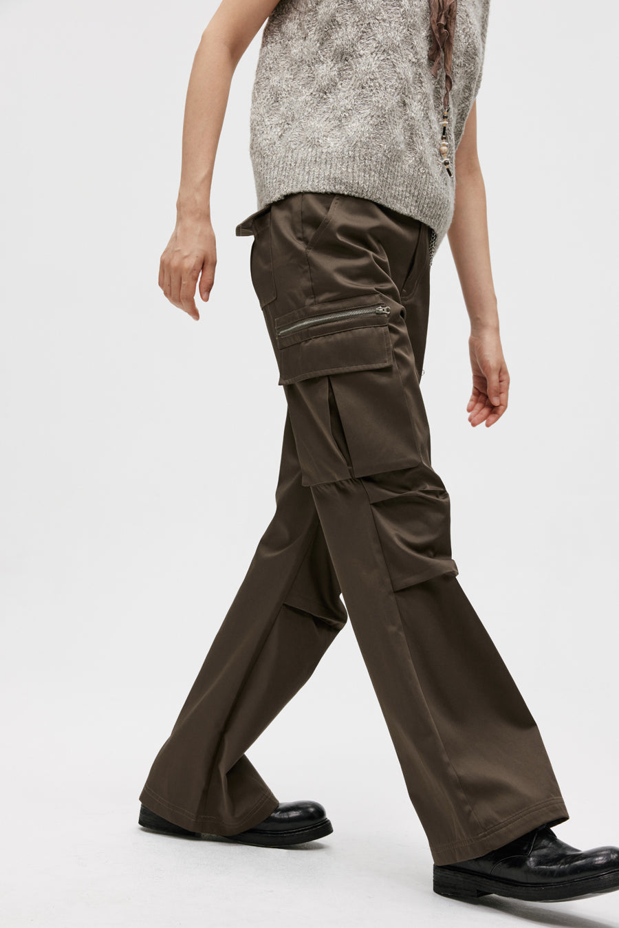 Three-dimensional patch pocket casual pants