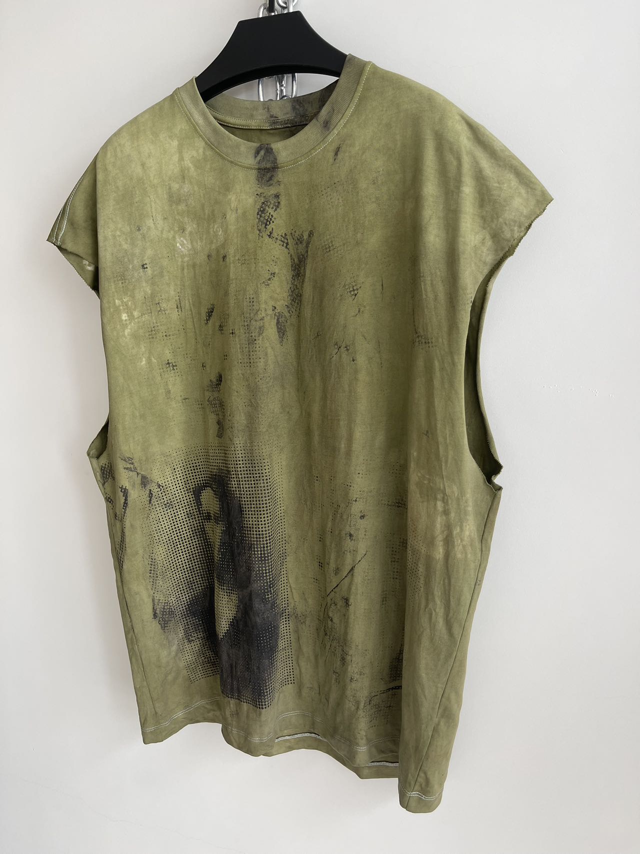 Damaged Print Sleeveless shirt