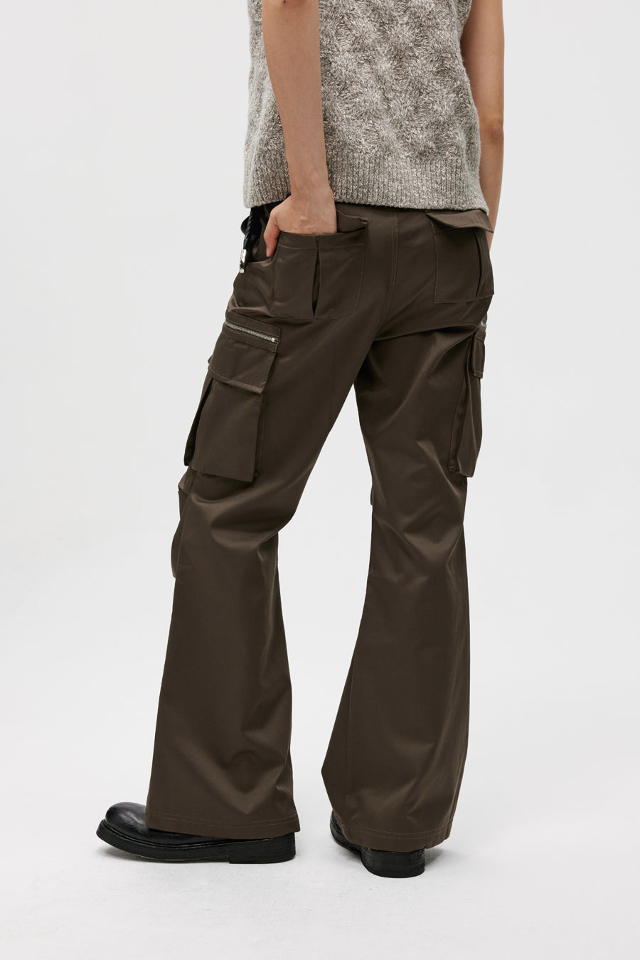 Three-dimensional patch pocket casual pants