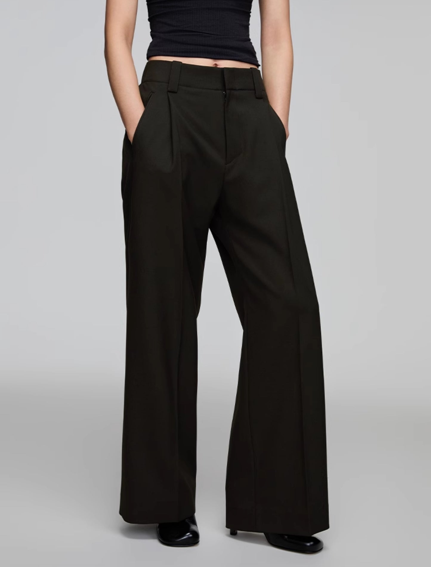 Pleated wide-leg pants