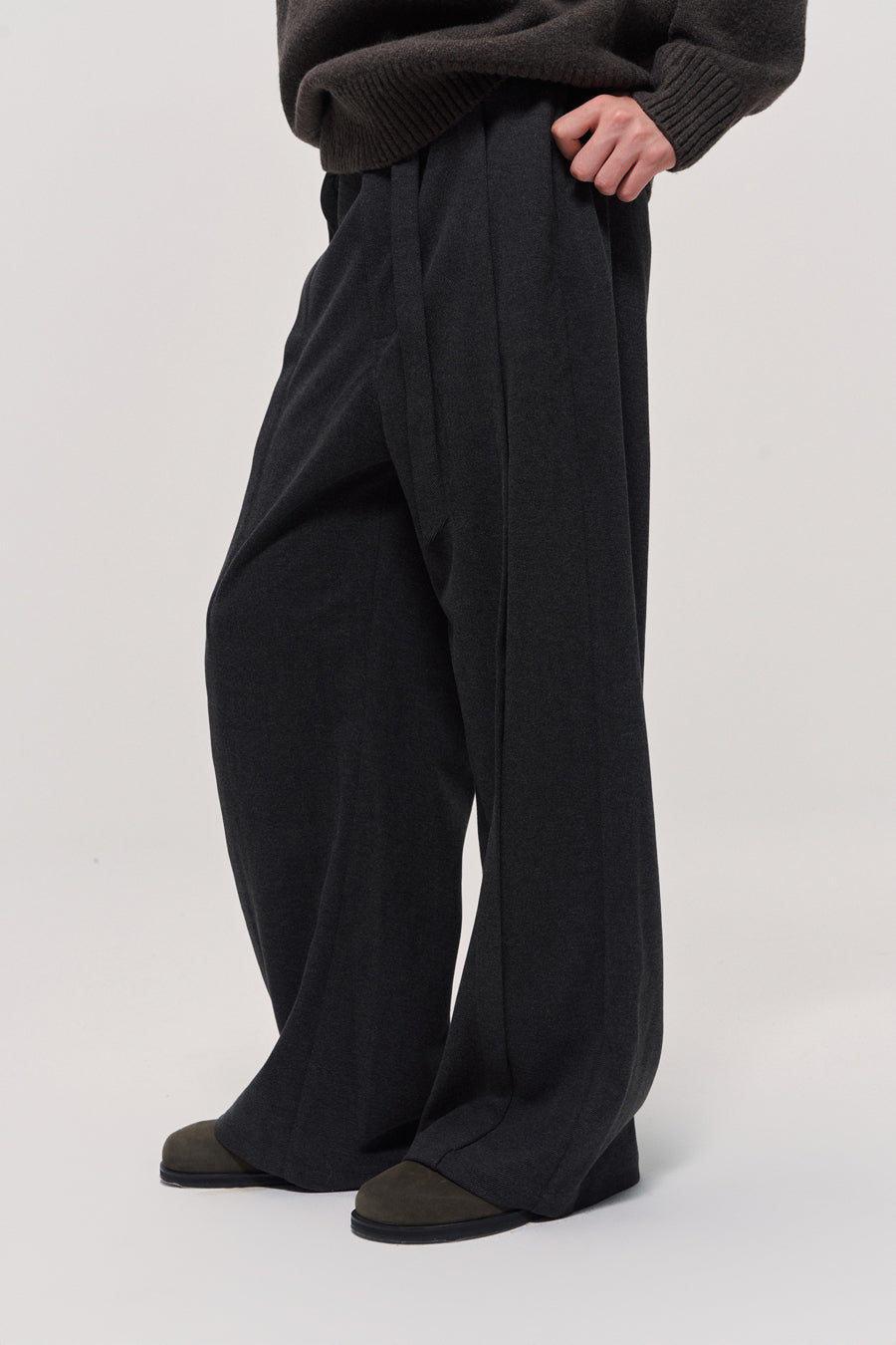 Center seam casual pants