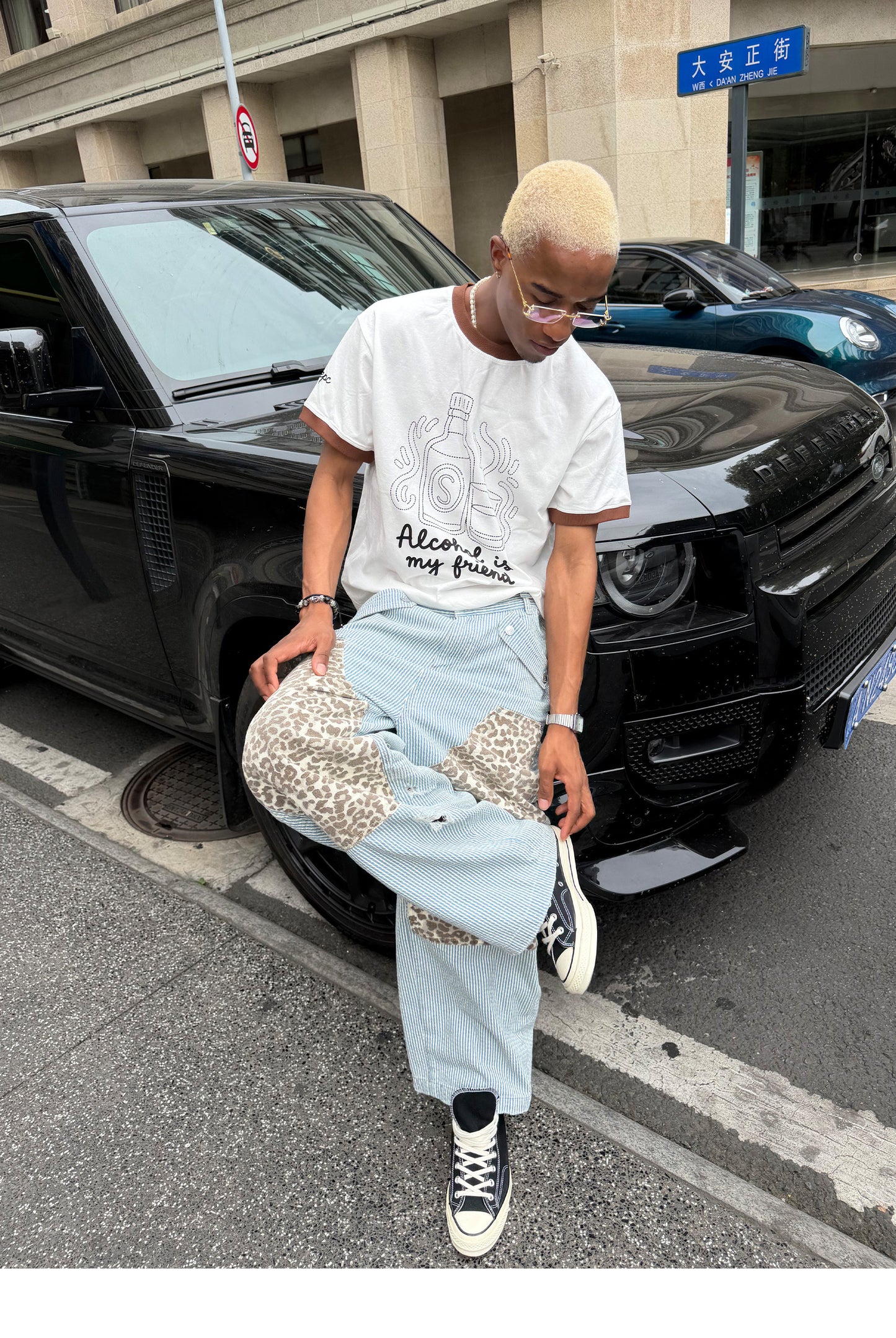 Casual Round-Neck T-Shirt with Patchwork-Print Design