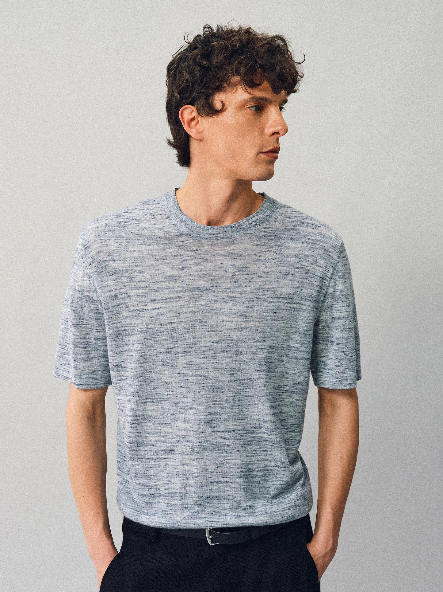 Tight-fitting T-shirt