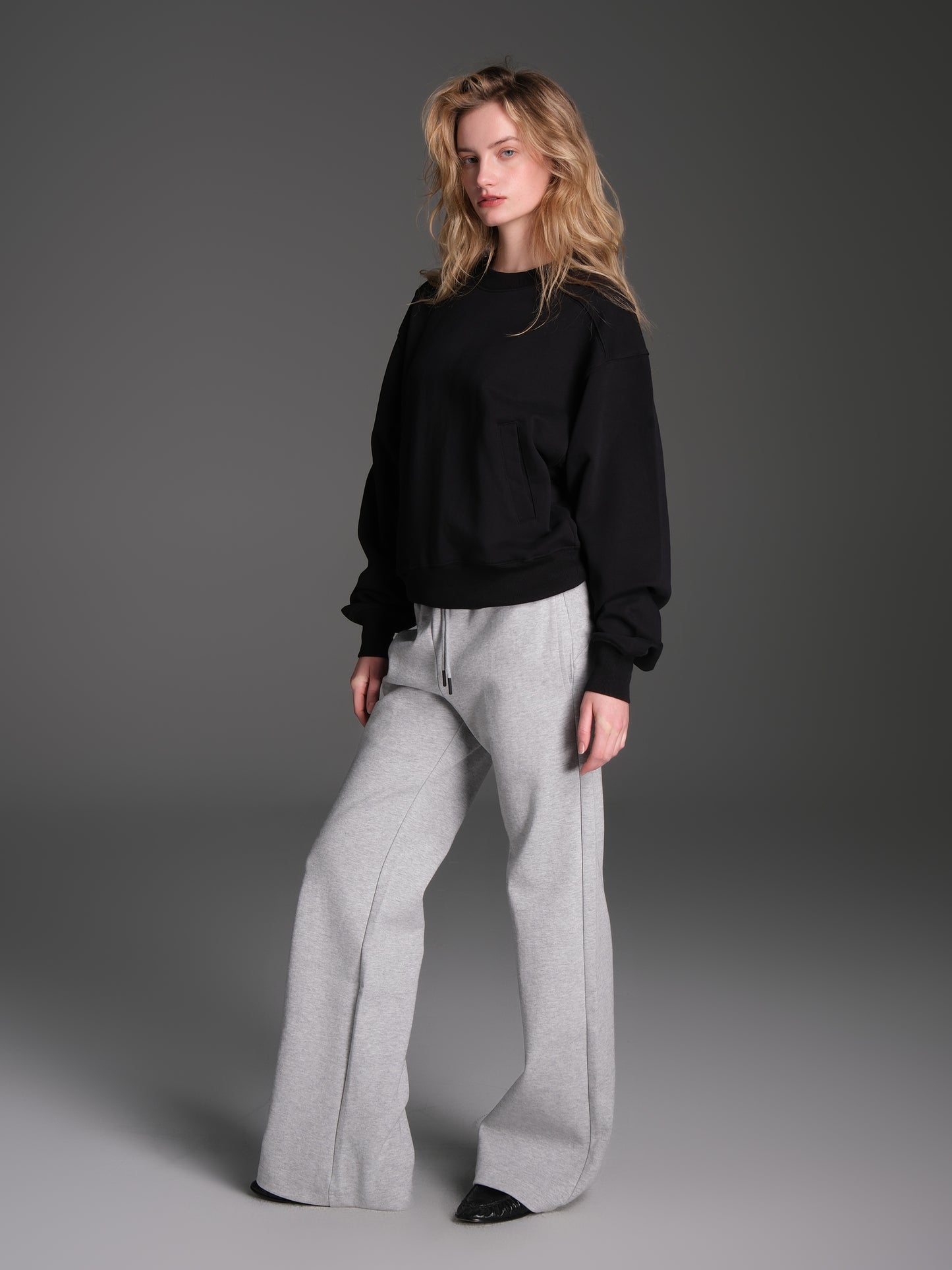 Basic Pocket Round Neck Sweatshirt