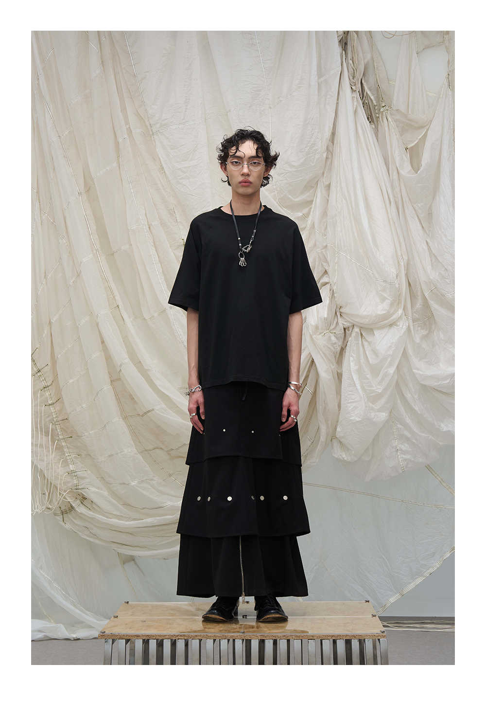 Detachable long skirt with buttons