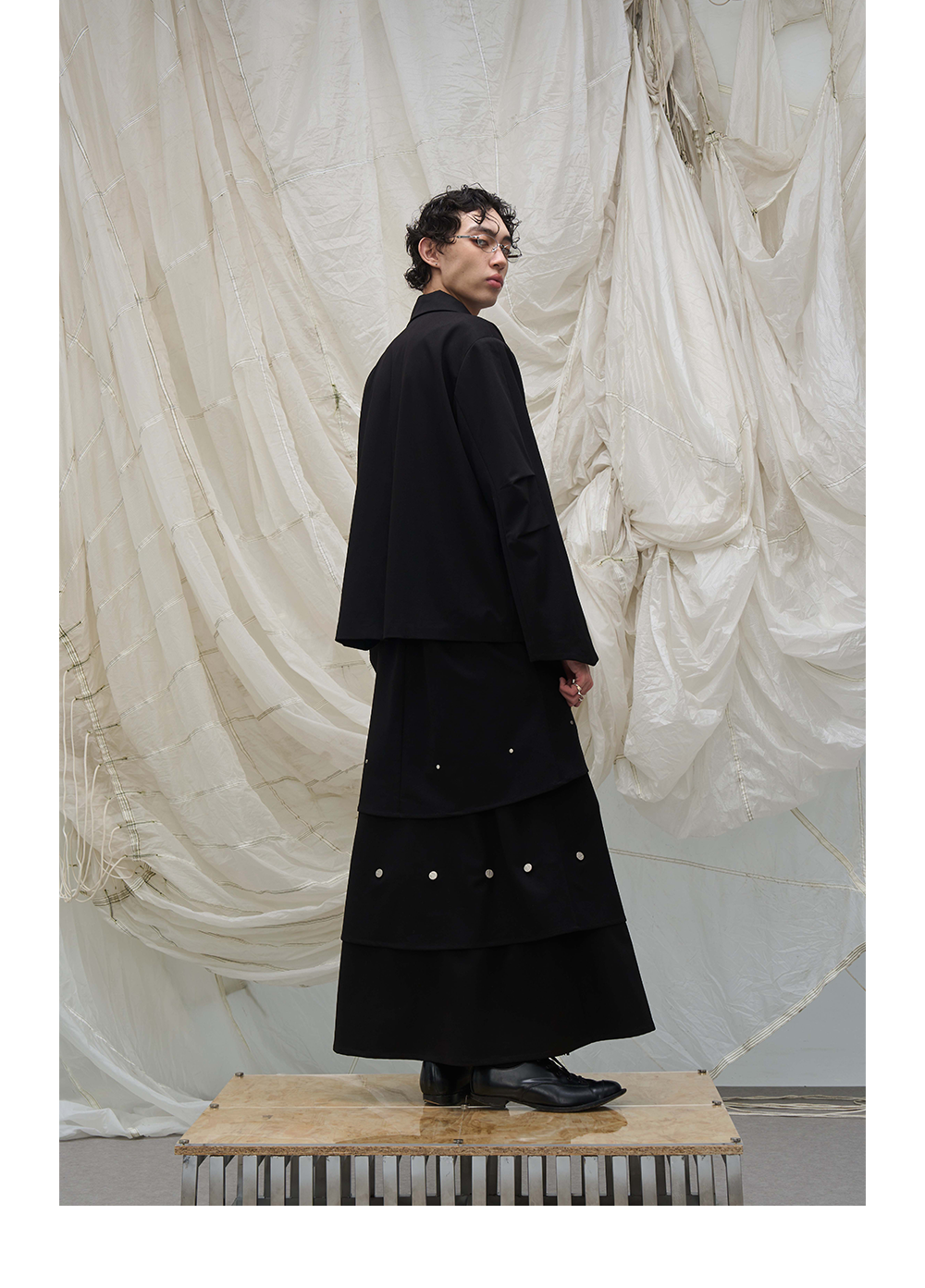 Detachable long skirt with buttons