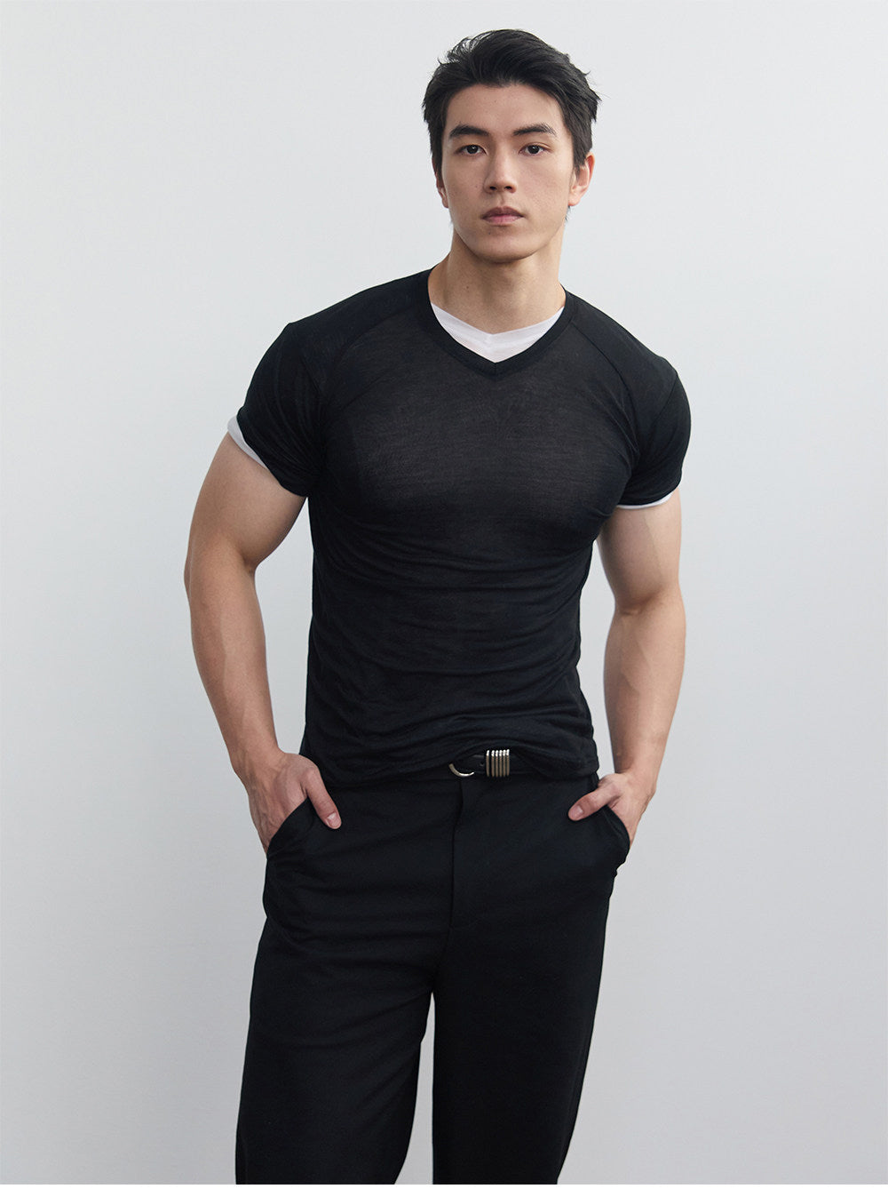 V넥 슬림핏 티셔츠