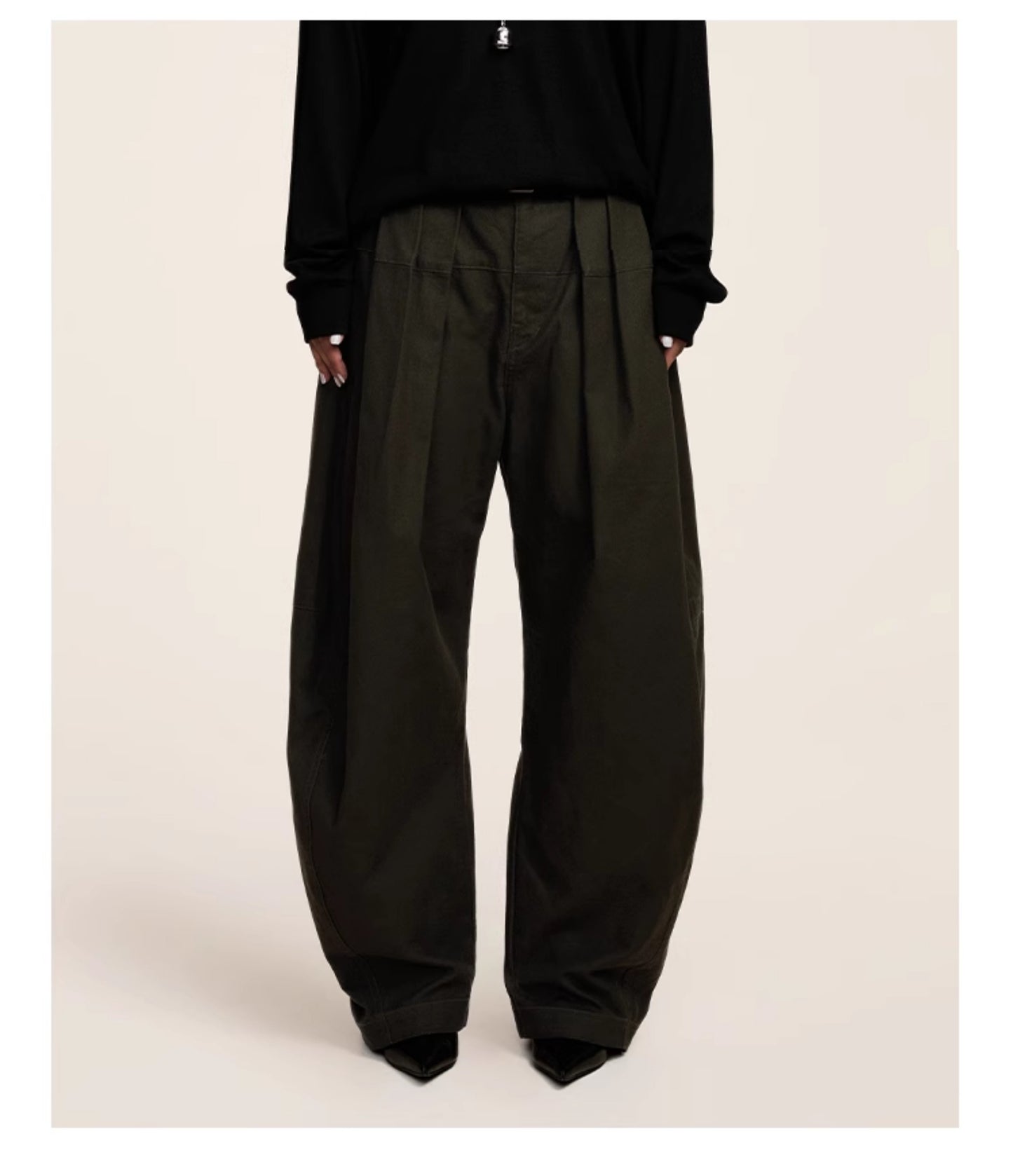 Three-dimensional scimitar silhouette casual pants