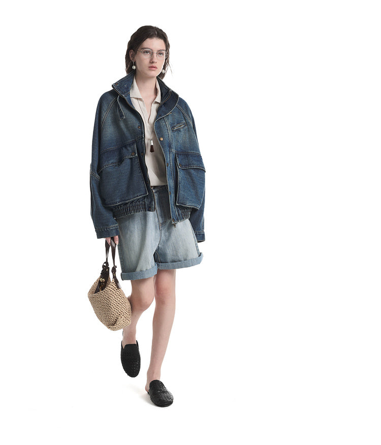 Short silhouette denim jacket