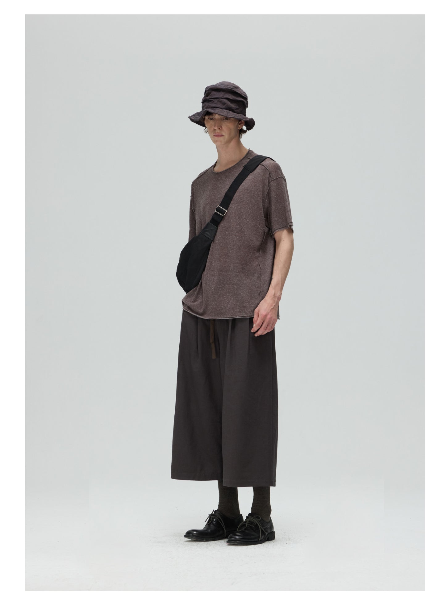 Basic T-shirt with raw edges T-shirt